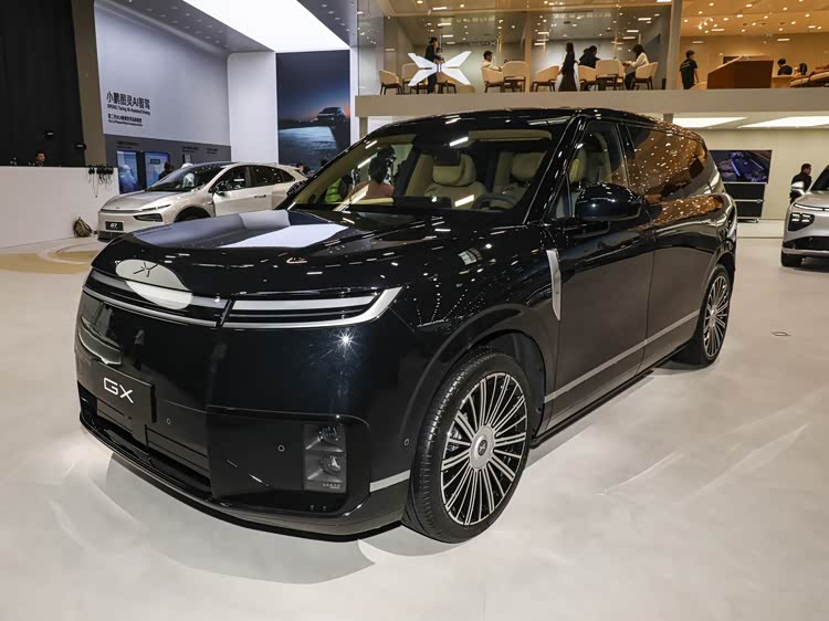 小鹏GX后面
